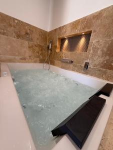 Maisons d'hotes Suite Luxe Balneo : photos des chambres