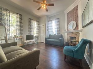 Private Duplex Sleeps 19 Starland District