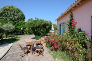 Appartements Le Cabanon des Micocouliers : photos des chambres