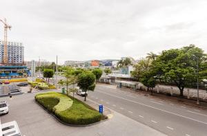 352B Shell Residences Barkada Room