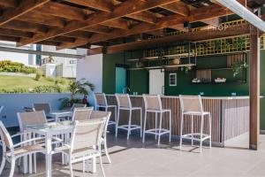Stylish 2BR With Ocean View & Infinity Pool In Playa Bonita