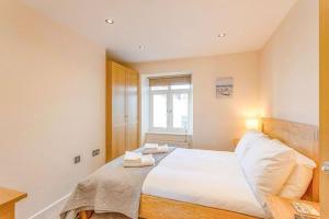 Anzac Lookout Central Brixham Retreat with Stunning Views