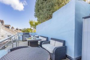 Anzac Lookout Central Brixham Retreat with Stunning Views