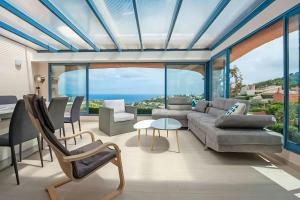 CASA-Capussambre spacious villa with sea view heated pool air con sauna Les Issambres