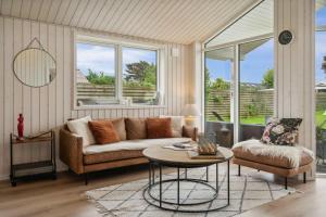 Cosy Summerhouse Near The Waterfront