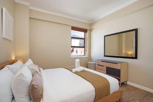 Luxury, modern apartment Rooftop Pool and Gym
