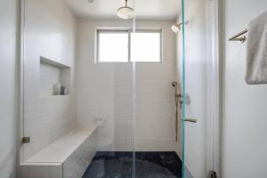 Pacific Breeze - Modern Venice Beach Home