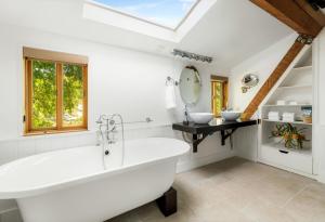 Retreat to the Rocks Historic Film And Music Getaway