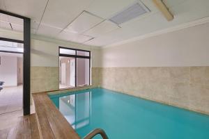 Hot Tub Gym Pool City and Harbour Views