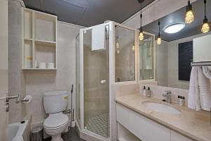 Hot Tub Gym Pool City and Harbour Views