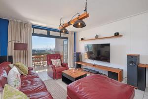 Hot Tub Gym Pool City and Harbour Views