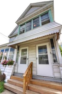 Cozy two bedroom home close to everything