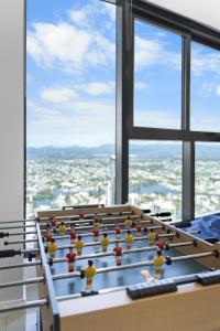 The Seawood - NEW Beachfront 71F Skyhome 3BR Ocean Coastal View with Parking, Pool and GYM