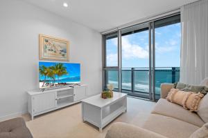 The Panorama - 180 degrees of Ocean View 27Floor 3BR in Broadbeach with Parking and Pool