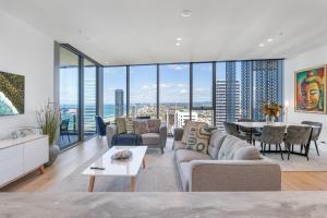 The Sub-Penthouse - Ocean View 34Floor 3BR in Broadbeach with Parking and Pool