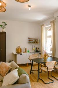 Big-size Bett Gartenapartment