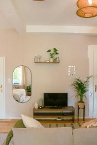 Big-size Bett Gartenapartment