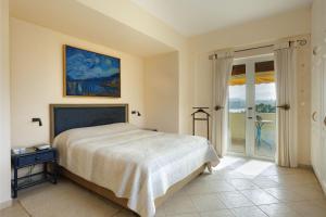 Blue Coast Suites - Seaside Retreat with Pool in Exclusive Kommeno