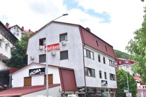 Apartments Ravno