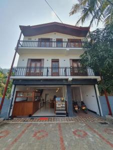 Pahan Villa rooms and restaurant