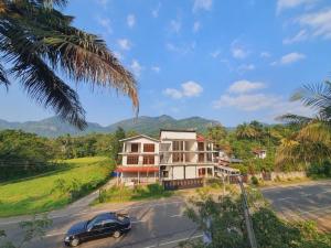 Pahan Villa rooms and restaurant