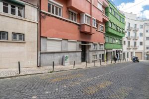 Central T2 with AC and Patio Near Av da Liberdade