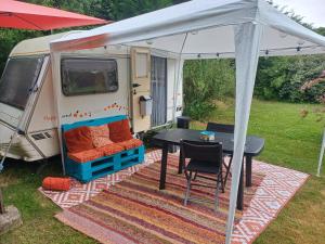 Tentes de luxe Pays de Joie - Caravan La Boheme : photos des chambres