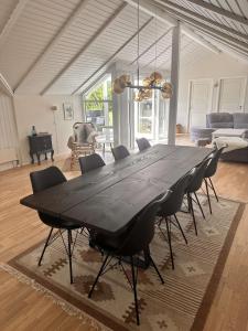 Cozy holiday home - spa, hot tub and play room - close to Marielyst square