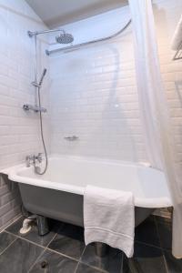 Deluxe King Room room in Holm House Hotel