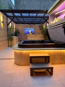 Stylish City Centre Hideaway & Private Hot Tub