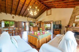 Villa Jarros by Villa Plus