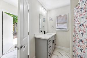 Comfortable 2-Bedroom Rental in Bridge City