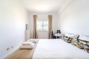 Mira Bracara by House and People