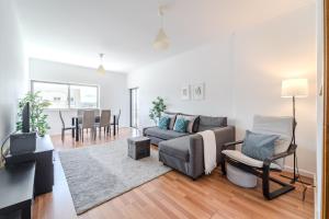 Mira Bracara by House and People