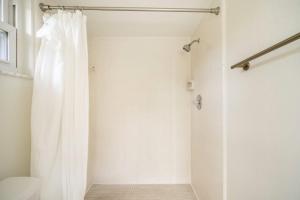 3 min to Beach - Heated Pool - Large Groups