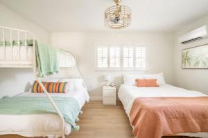 3 min to Beach - Heated Pool - Large Groups