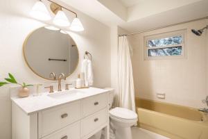 3 min to Beach - Heated Pool - Large Groups