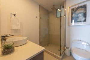 Beachfront Modern One-Bedroom Apartment with Pool, Parking