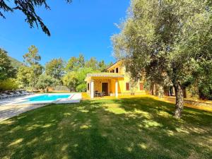 Villa With Pool img21