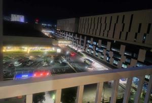 Studio with balcony, with kitchen and washing, walking distance to Mall of Asia and Manila Blue Bay, near in Manila Airport, Shore,Shell Residence