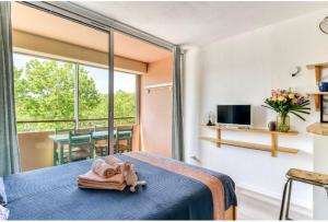 Studio Les Régates avec loggia et parking gratuit Plage du Grazel Gruissan