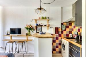 Studio Les Régates avec loggia et parking gratuit Plage du Grazel Gruissan