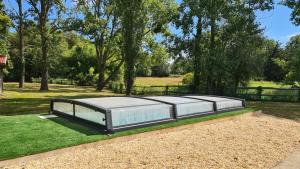 Gite 12 personnes avec étang et piscine