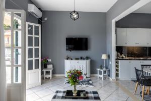 Cozy 2 Bedrooms Apartment on the Hill wNetflix