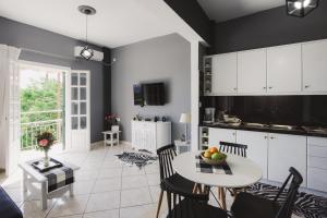 Cozy 2 Bedrooms Apartment on the Hill wNetflix