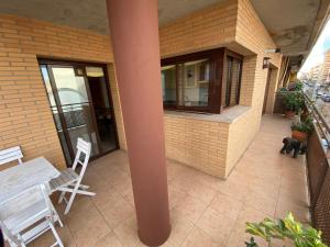 Piso muy amplio, completamente equipado, con terraza y parking, en una ubicación especialmente práctica para vivir todo el curso