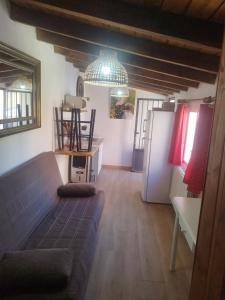 Habitación rústica independiente con todas las comodidades, sofacama y ventilador