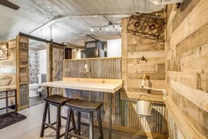 Peaceful Cabin Retreat Near Prairie Band Casino