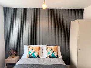 Bee Stays - Rostherne House
