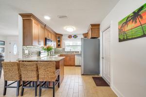 Boat Dock and Kayaks Canalfront Home in Homosassa